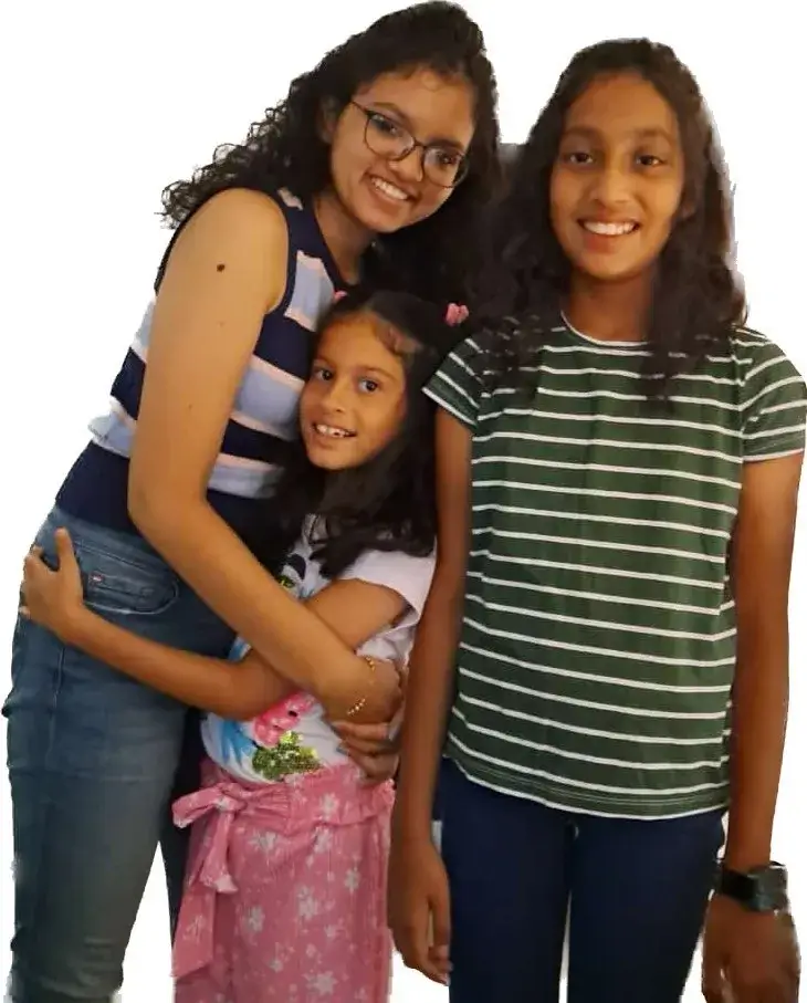 Nia With Sisters